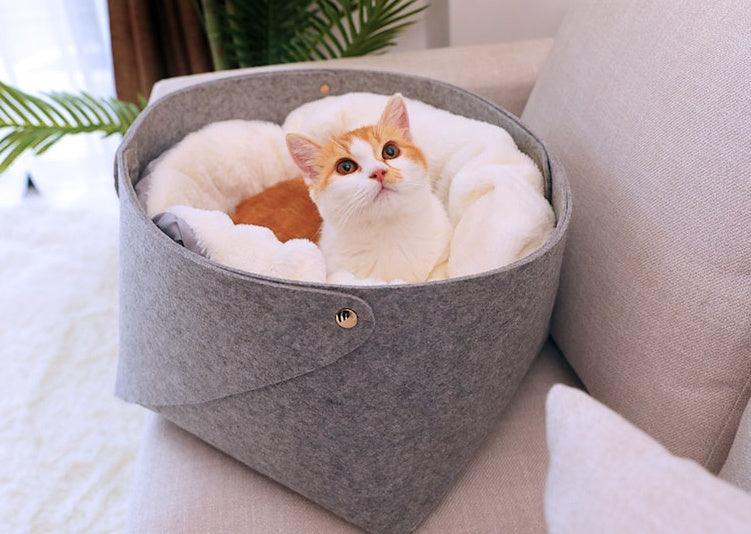 Cozy cat bed with detachable inner nest